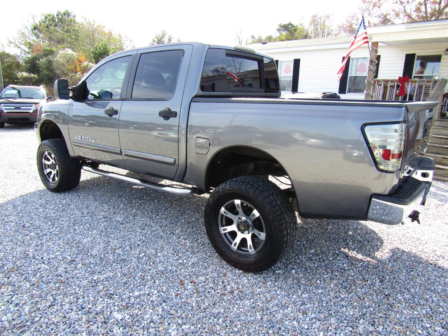 2013 Gray /Gray Nissan Titan SV Crew Cab 4WD (1N6AA0EJ3DN) with an 5.6L V8 DOHC 32V engine, Automatic transmission, located at 15016 S Hwy 231, Midland City, AL, 36350, (334) 983-3001, 31.306210, -85.495277 - Photo#5